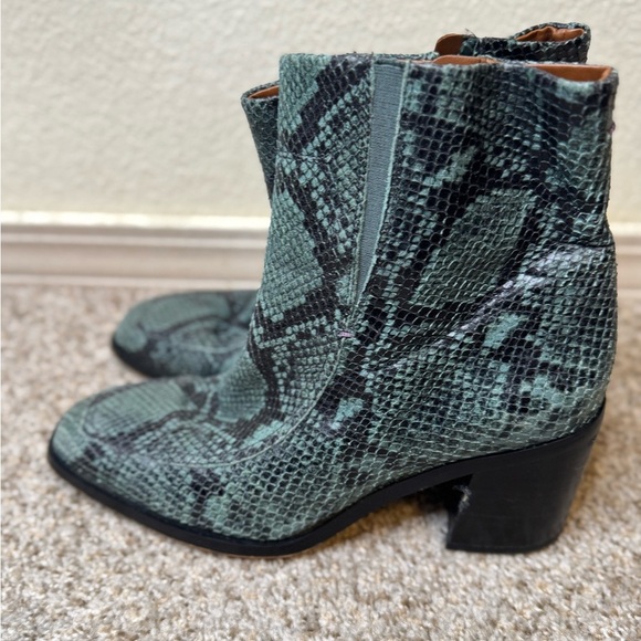 3/$30 Sarto Green Python Snake Print Leather Ankle Boots with Chunky Block Heels - Picture 1 of 13